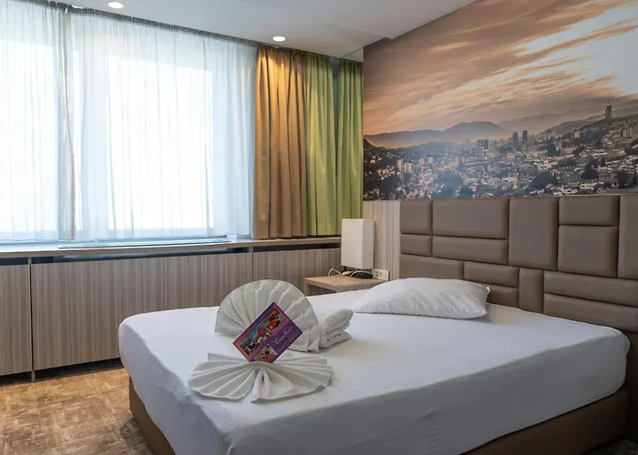 Hollywood Hotel